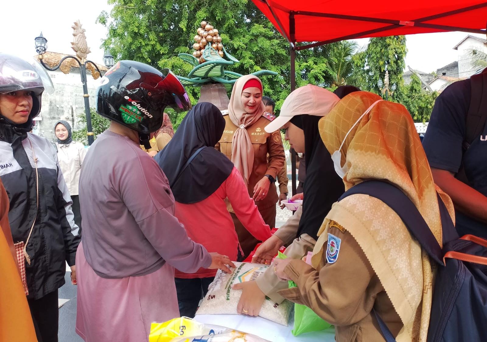 Gerakan Pangan Murah di Alun Alun Toboali, Ada  Beras Lokal Rias Makmur Segini Harganya 