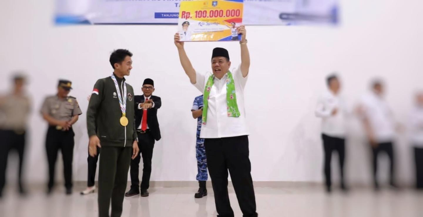 Mengukir Sejarah di SEA GAMES, Robi Syianturi Diberikan Penghargaan Istimewa Oleh Gubernur Hidayat Arsani