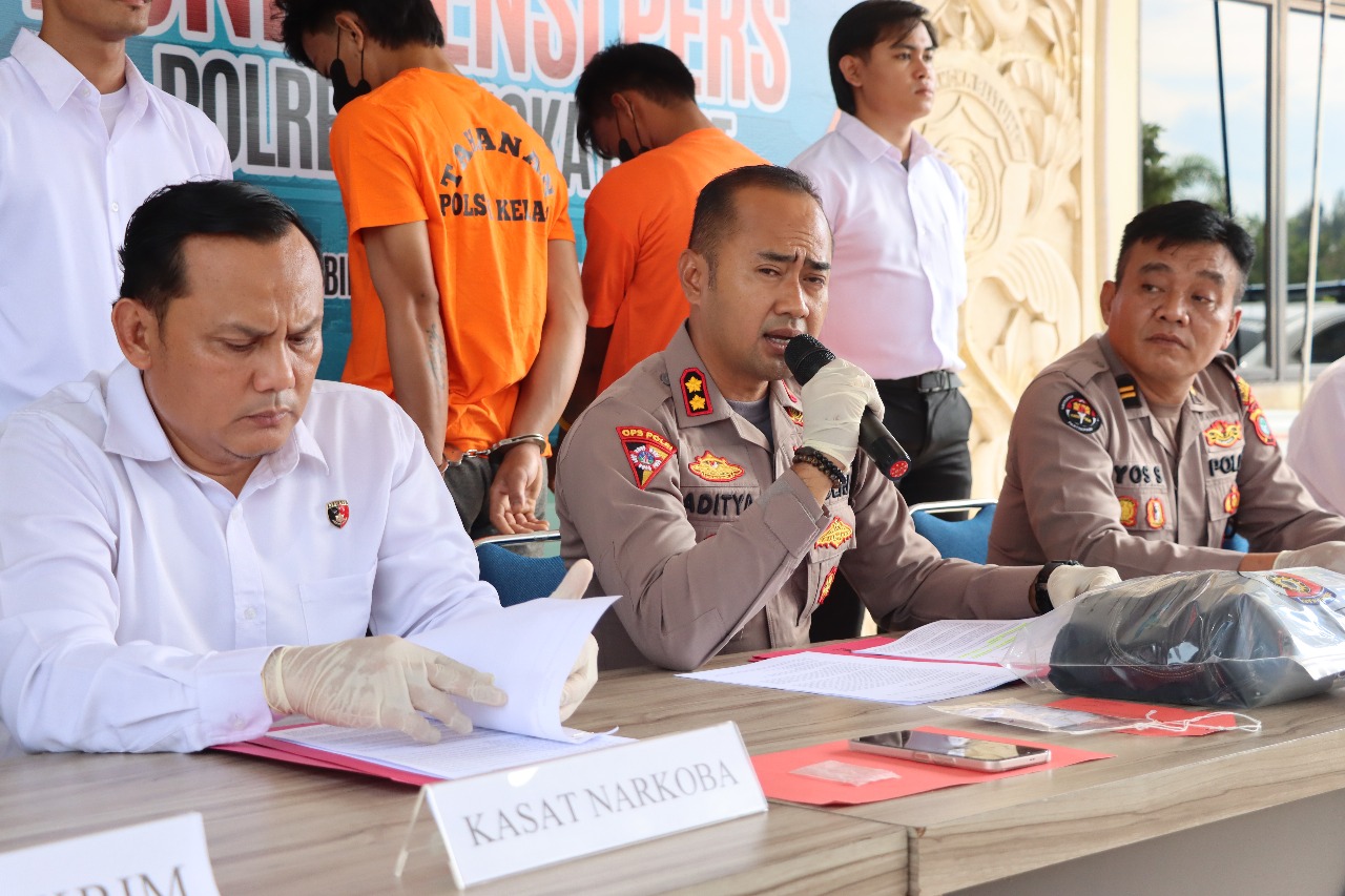 Dendam, Warga Kelapa Tabrak Teman Sampai Mati Pakai Truk