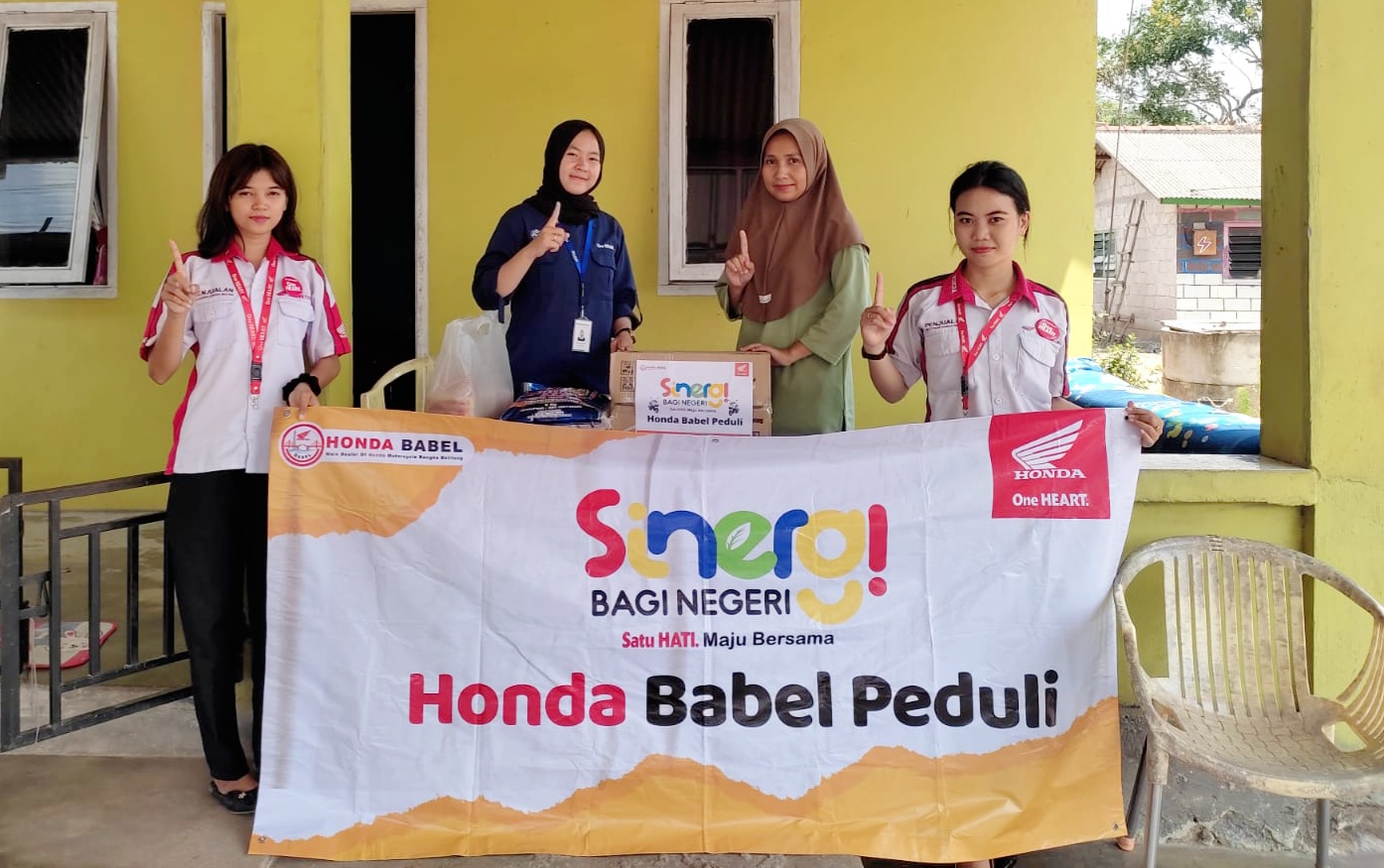 Angin Puting Beliung Terjang 6 Rumah Warga Sempan, Honda Babel Turunkan Bantuan 