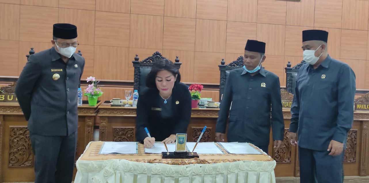 Paripurna, Algafry Sampaikan Bateng Alami Defisit 75,4 Miliar dan Perlu Adanya Raperda Fasilitas Pesantren