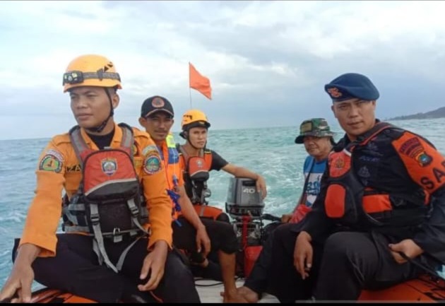 Cari Nelayan Hilang, Basarnas Terus 'Korek' Kawasan Karang Rangkorek