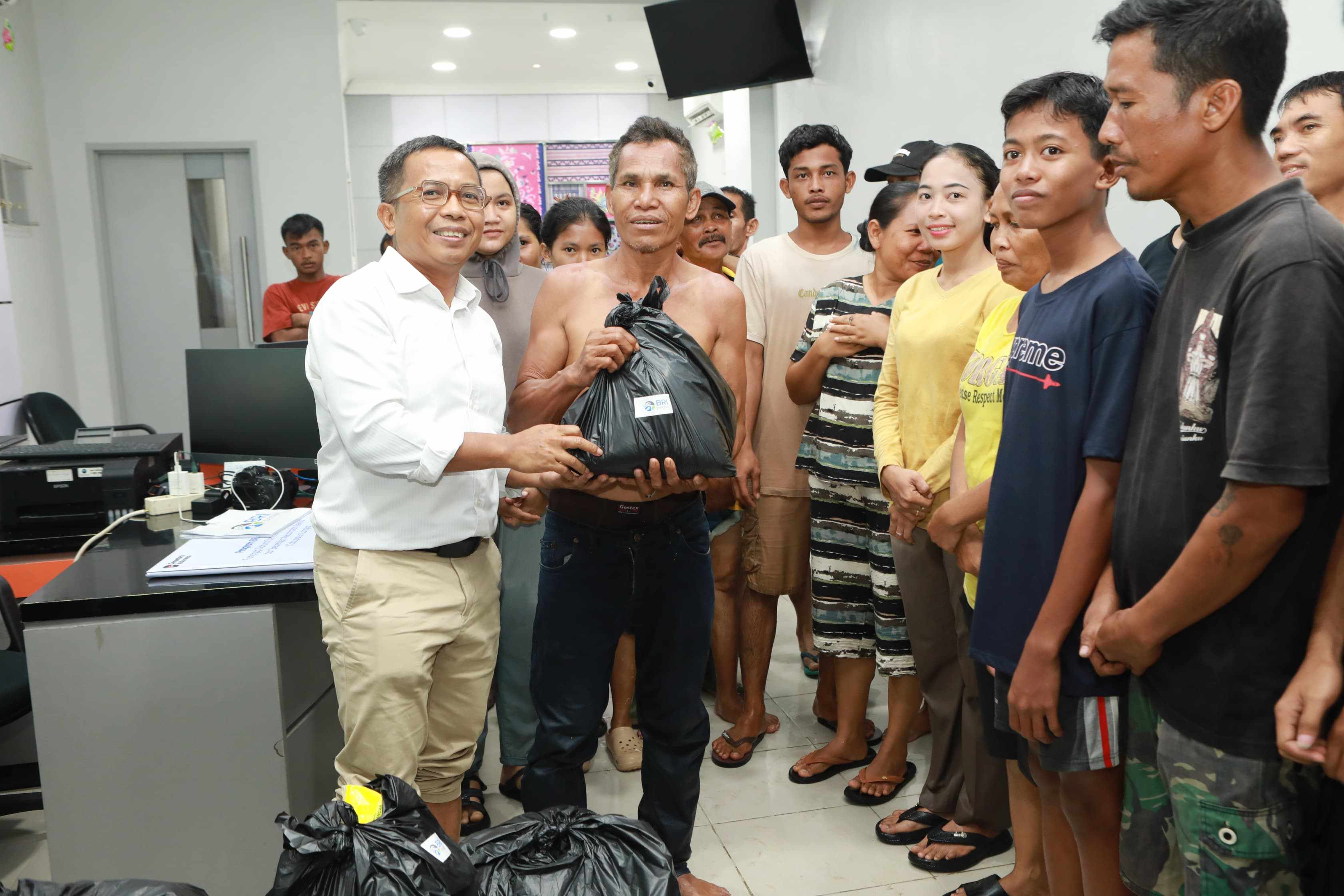 Tanggap Bencana, BRI Salurkan Bantuan Untuk Percepat Pemulihan Warga Terdampak Bencana di Sumut-Sumbar