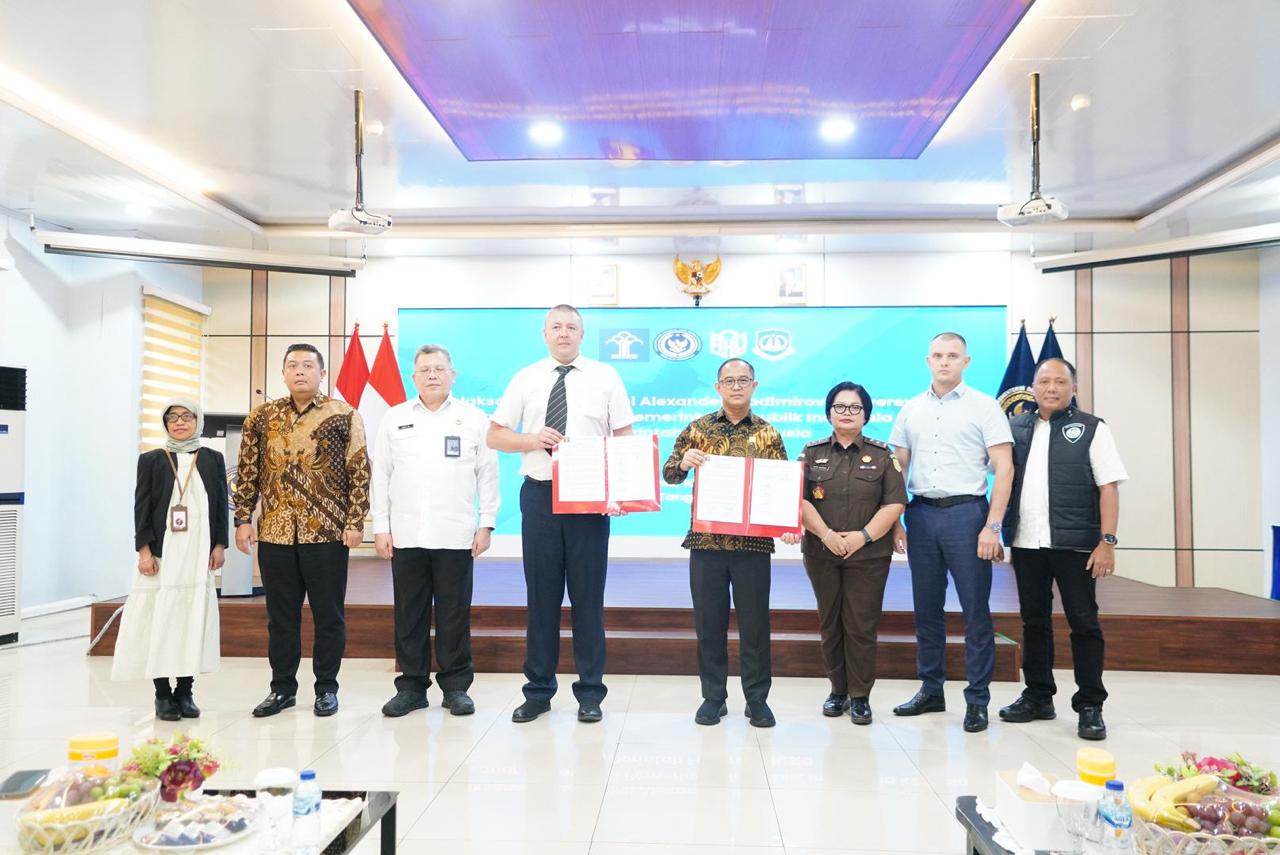 Pemerintah RI Melalui Kemenkum Serahkan A. Vladimirovich Zverev Dalam Rangka Ekstradisi Pertama dengan Rusia