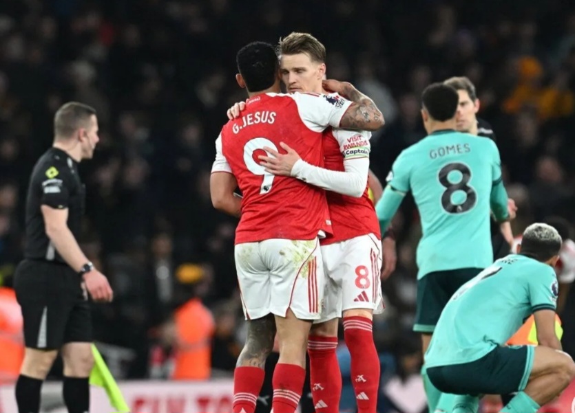 Tampil Mengecewakan, Arsenal Bisa Menang Berkat 2 Gol Bunuh Diri