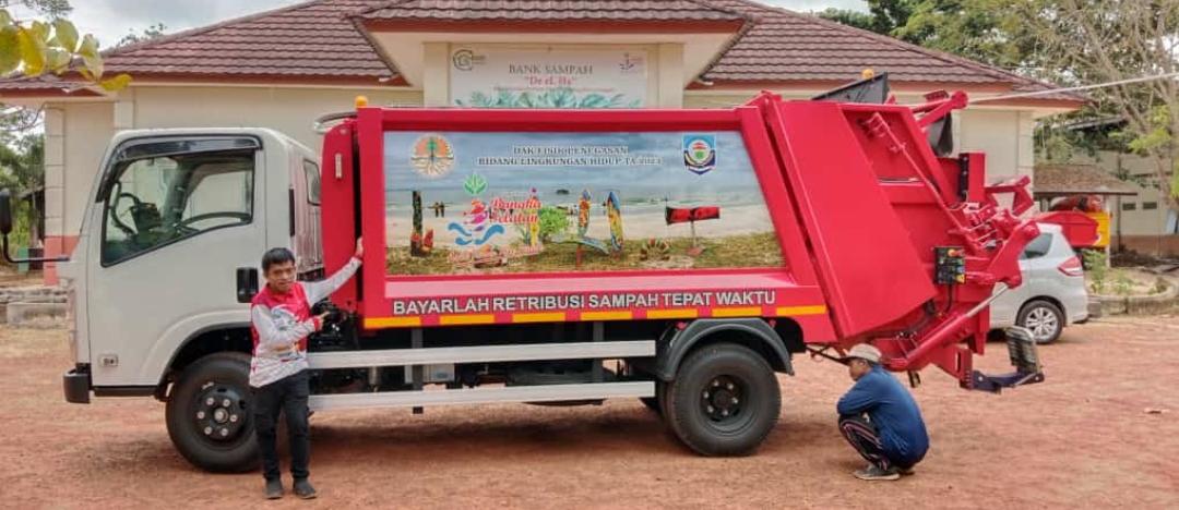 Basel Dapat Bantuan Mobil Pengangkut Sampah