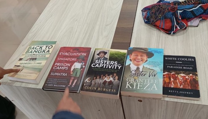 Perpusda Bangka Barat Terima Sumbangan Buku Sejarah Perang Dunia II