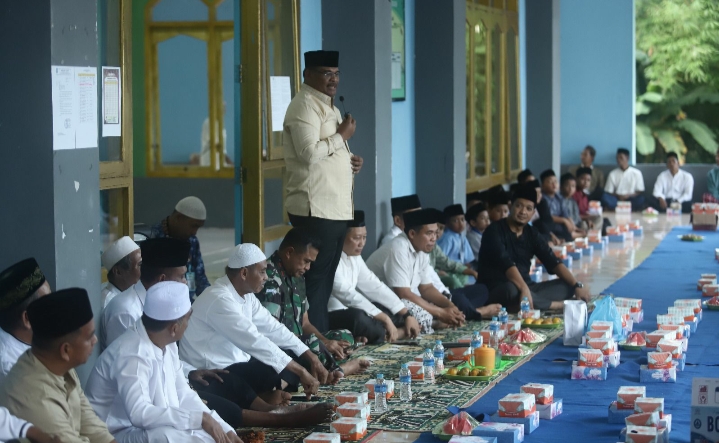 Kegiatan Safari Ramadan Ke-tiga, Pj Gubernur Safrizal ZA Bersama Forkopimda Babel Kunjungi Masjid Al Ikhsan 