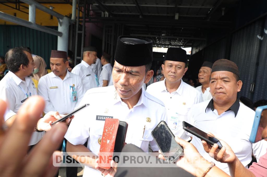 Pj Gubernur Suganda Bertakziah, Sampaikan Duka Cita Wafatnya Nico Plamonia