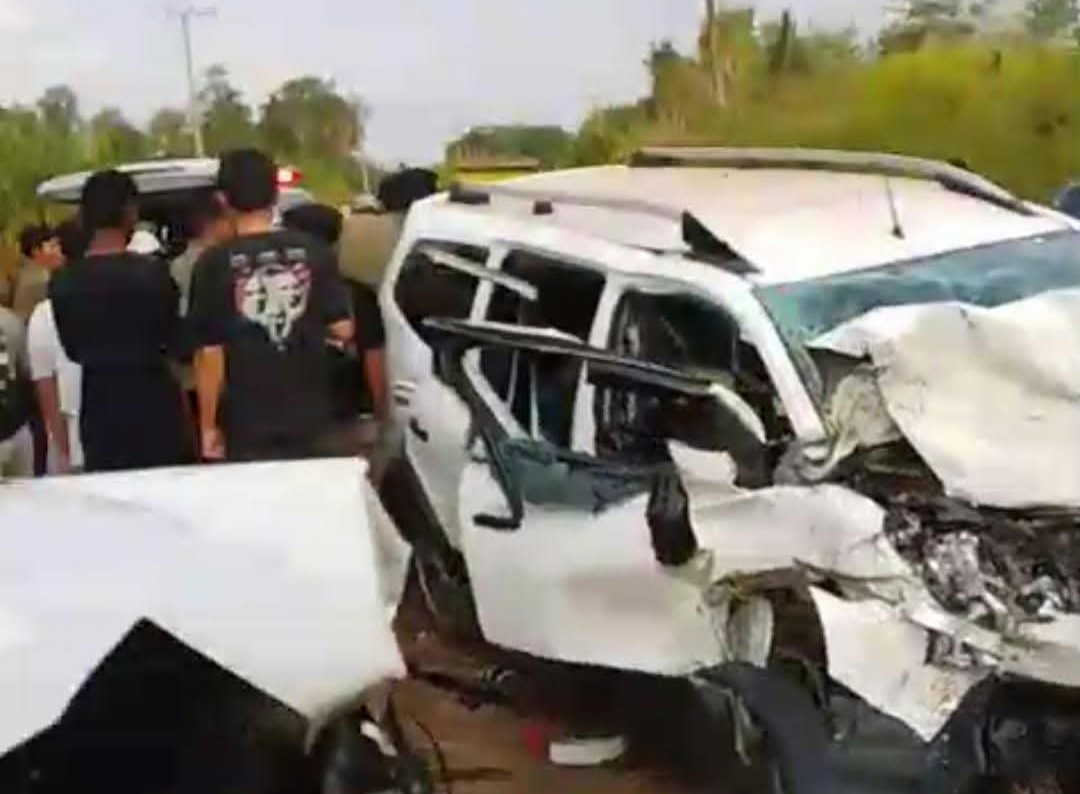 Breaking News!! Tabrakan Keras di Ruas Jalan Jeriji - Serdang, Dua Mobil Adu Kambing