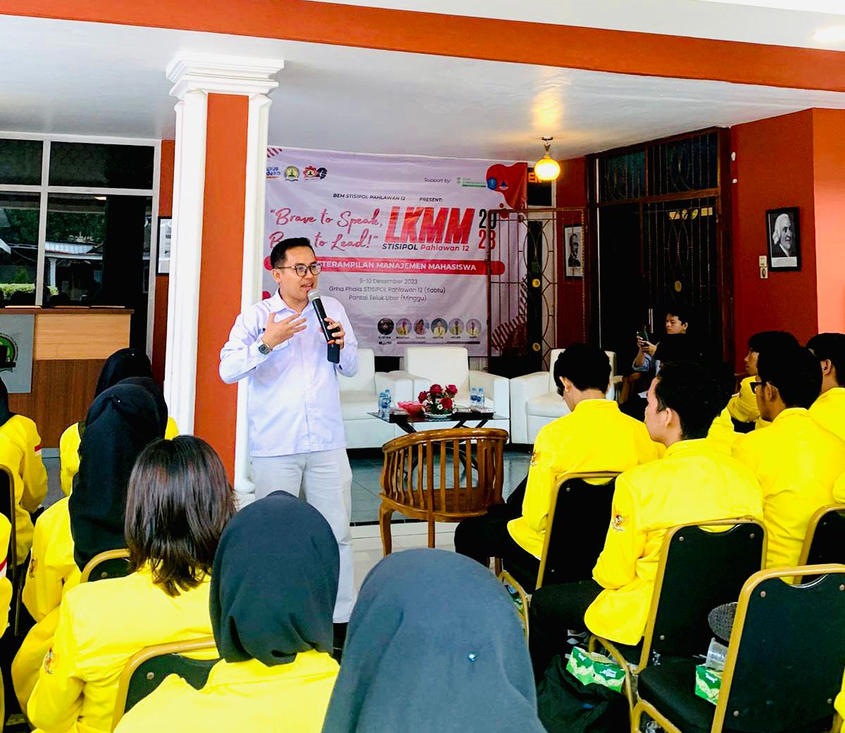 Wakil Ketua III STISIPOL P12 Sampaikan Materi Tata Kelola Kelembagaan Kemahasiswaan Dalam LKMM