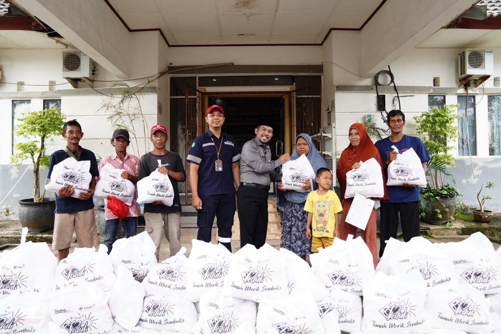 PT Timah Bantu Atasi Stunting di Bangka Selatan Lewat Bantuan Paket Sembako
