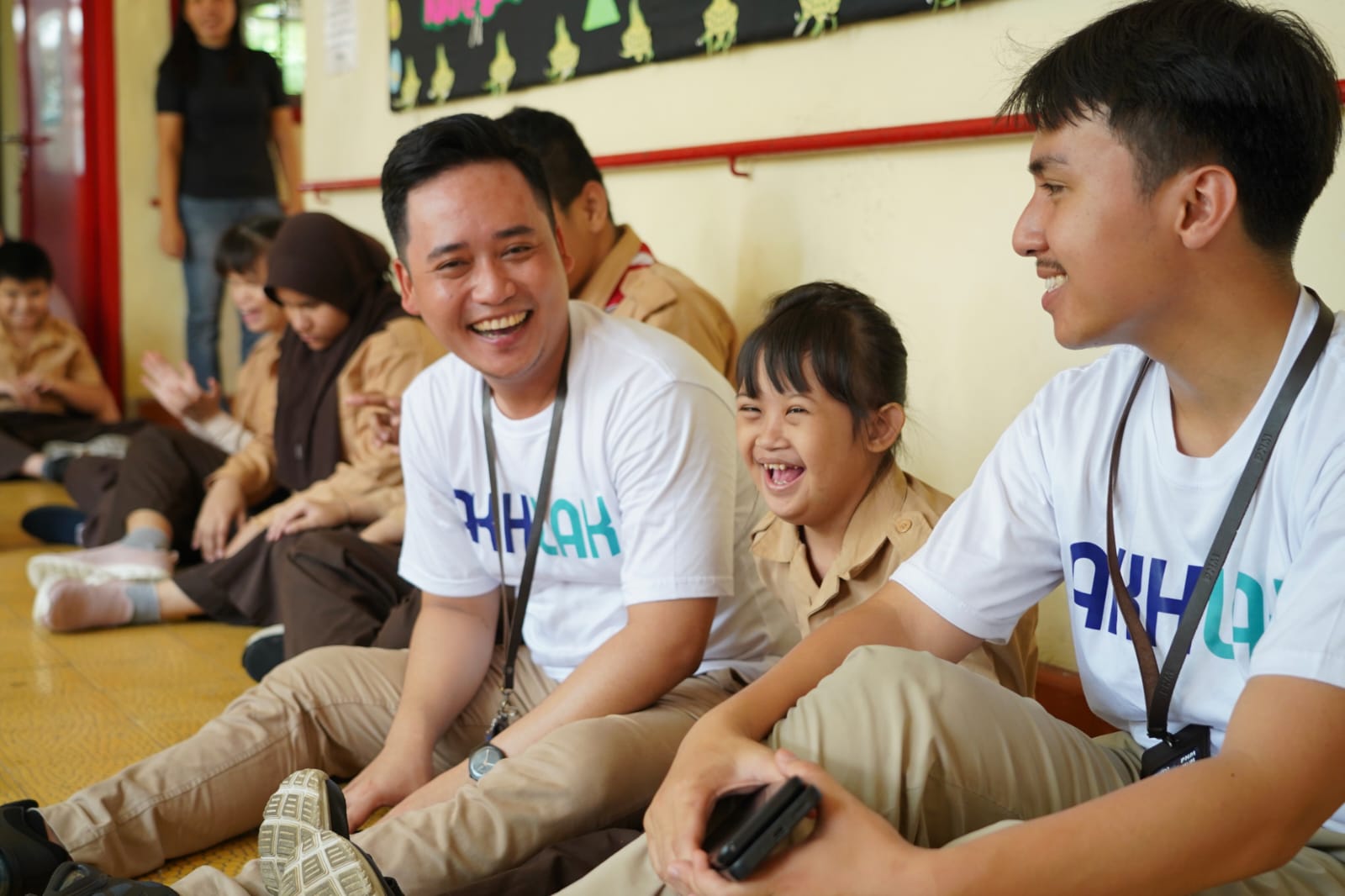 Rayakan HUT ke-25, Milenial PNM Berbagi Asa Bersama Siswa SLB Rawinala 