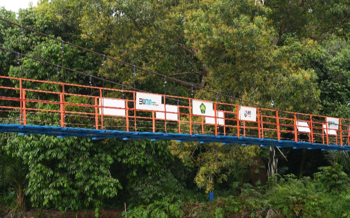 Bangun Jembatan Gantung, BRI Bantu Mobilitas Warga dan Dorong Ekonomi Masyarakat Desa