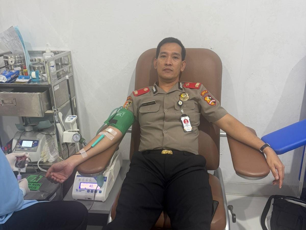 Peduli Kemanusiaan, Serdik Sespimmen Polri Angkatan 65 Kompol Evry Susanto Donorkan Darah di PMI Pangkalpinang