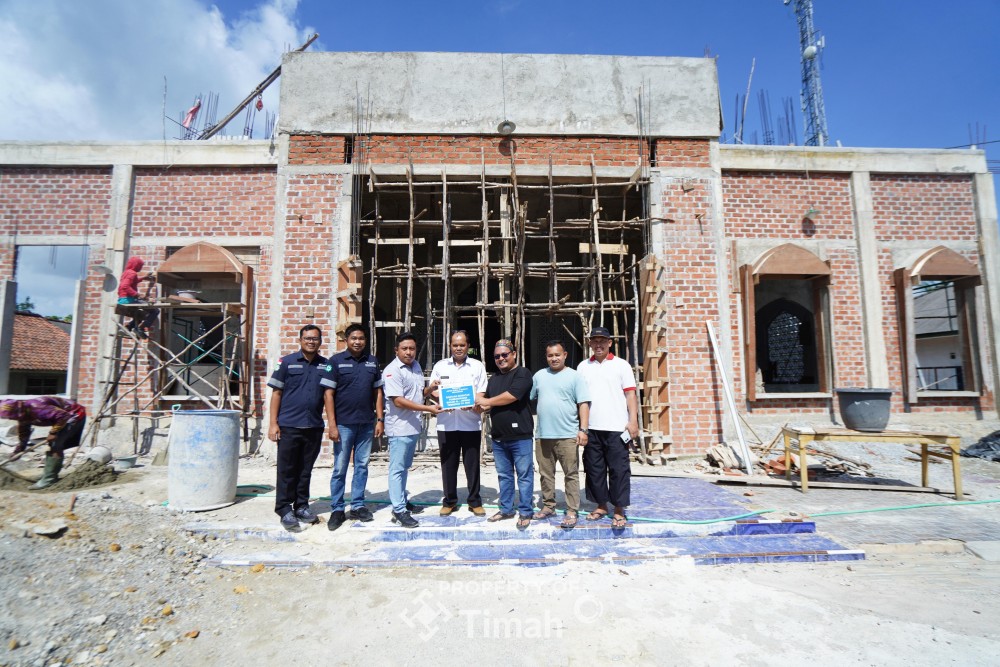 Dukung Perluasan Masjid di Temberan, PT Timah Tbk Serahkan Bantuan untuk Masjid Al Hikmah 
