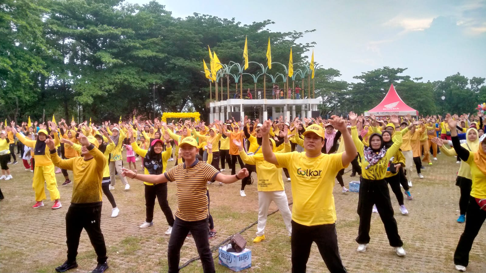 Ribuan Warga Bangka Senam Sehat 60 Tahun Golkar