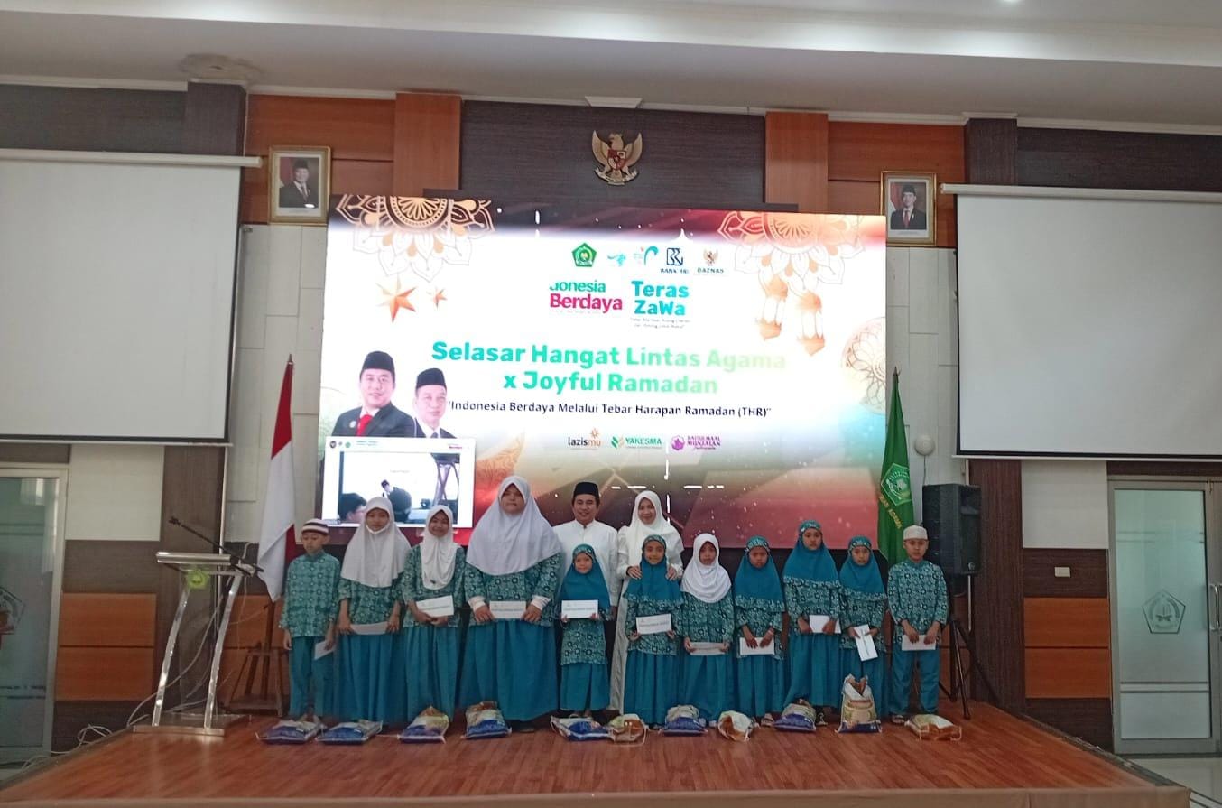 Perdana Pegawai dan Keluarga Kanwil Kemenag Babel Bayar Zakat Fitrah Lewat Bimas Islam