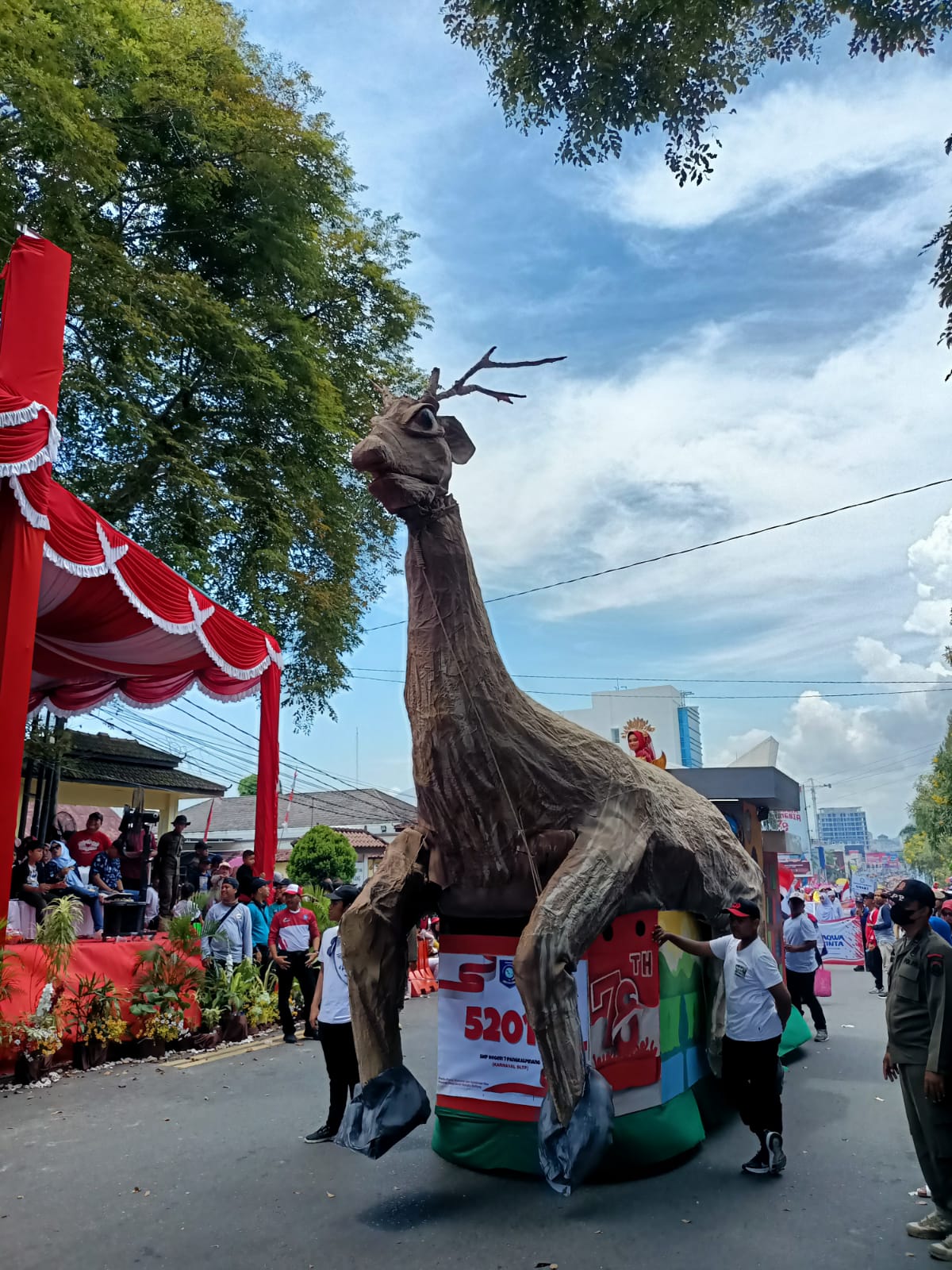 Warga Pangkalpinang dan Sekitarnya Tumplek ke Karnaval