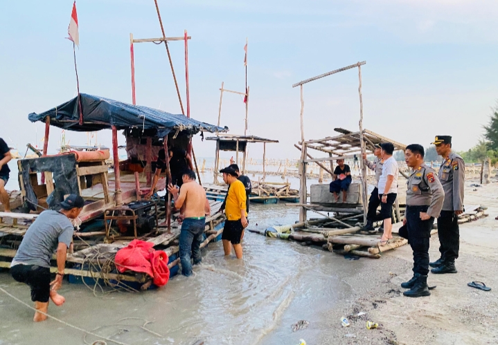 Polresta Pangkalpinang dan Timgab Tertibkan Tambang Timah Ilegal yang Beroperasi di Alur Nelayan Pantai Sanfur