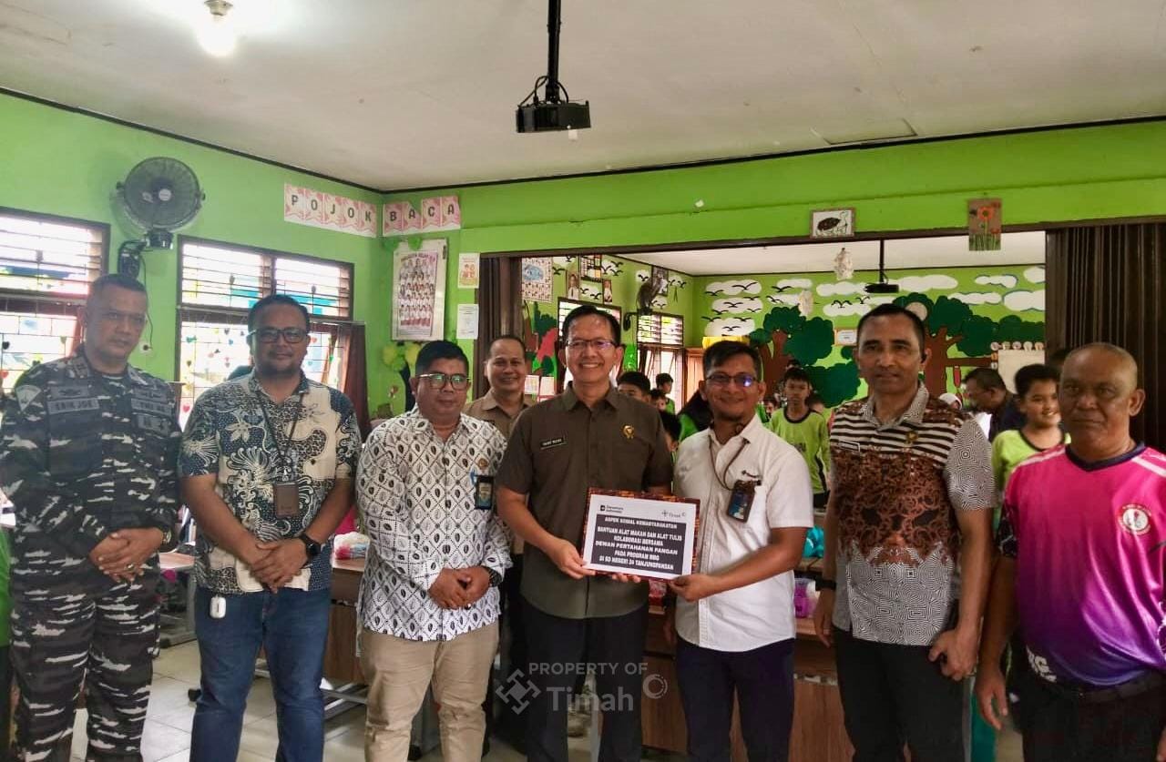DPN Tinjau Program MBG di Belitung, PT TIMAH Serahkan Bantuan Peralatan Makan dan Alat Tulis 