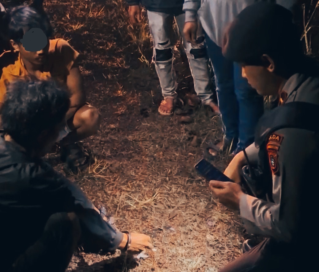 Tim Patroli Polda Babel Amankan 2 Pria di Pantai Pukan, Ternyata Bawa 20 Paket Sabu