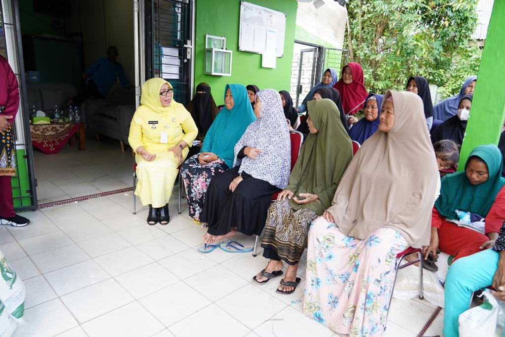 Pj Wako Lusje Sambang Tua Tunu, Salurkan Beras Cadangan Pangan