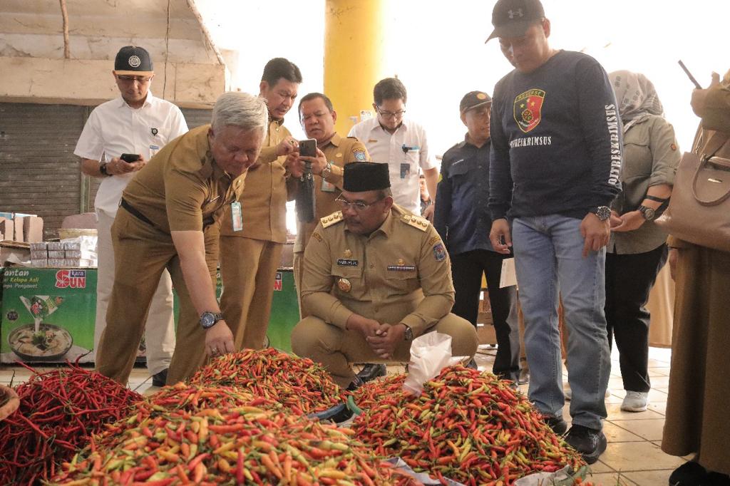 Pj Gubernur Safrizal ZA Turun Lapangan Tinjau Stabilitas Harga Pangan