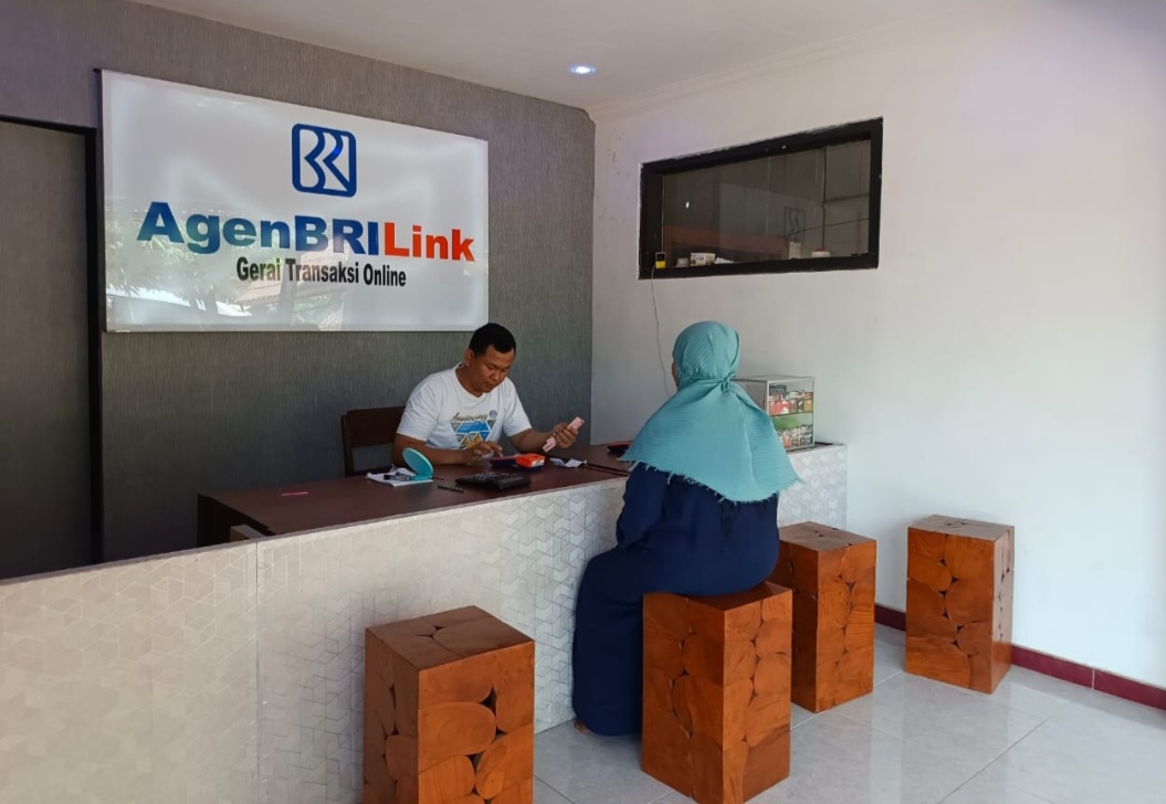 Berawal Coba-coba, AgenBRILink di Situbondo Ini Sekarang Berhasil Dekatkan Akses Perbankan Masyarakat Sekitar