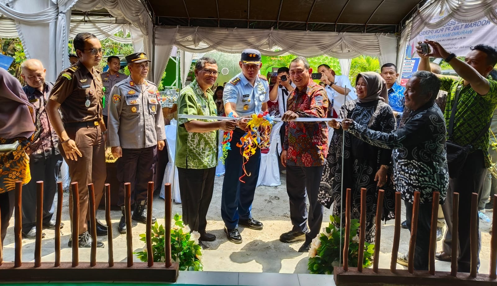 Tingkatkan Pemberdayaan UMKM, PLN Salurkan TJSL Program UKM Berdaya