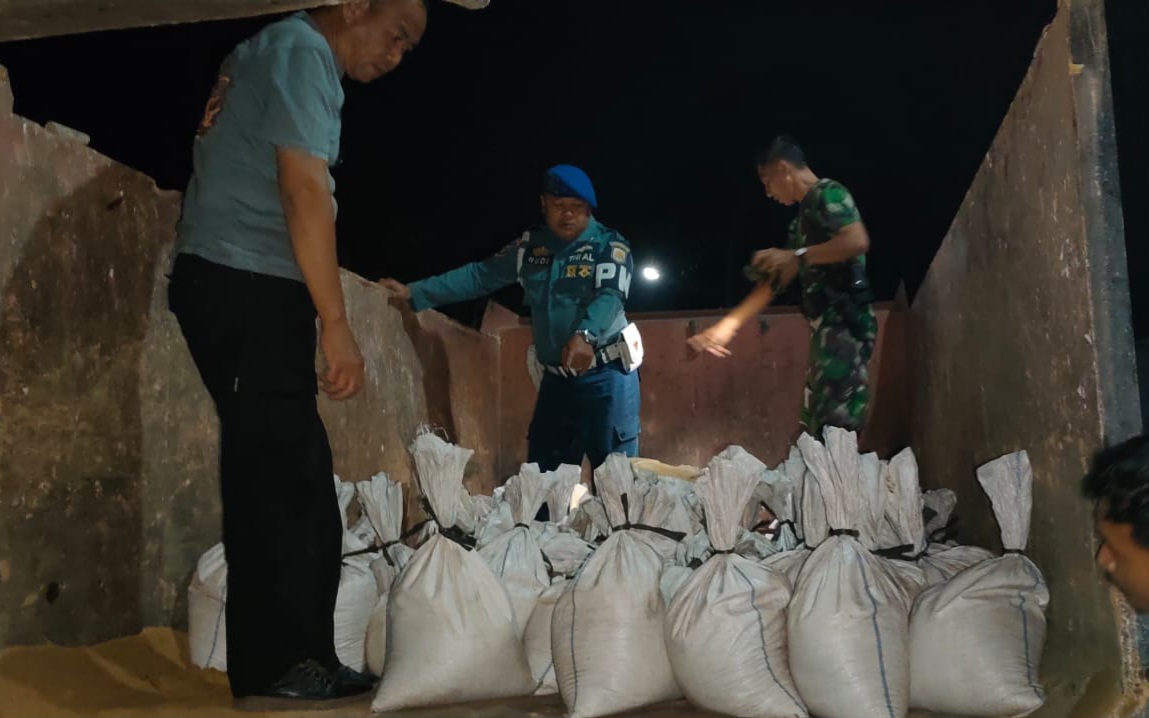 Lanal Babel Gagalkan Penyelundupan 80 Karung Pasir Timah dari Nelayan Dua, Modusnya Dikubur Dalam Tanah