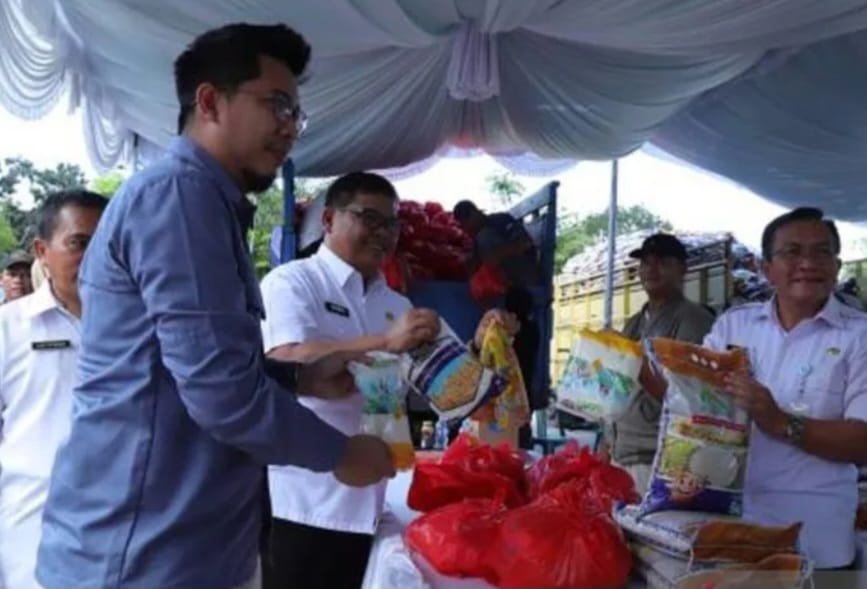 Operasi Pasar Bateng Siapkan 200 Paket Sembako, Terjual 120 