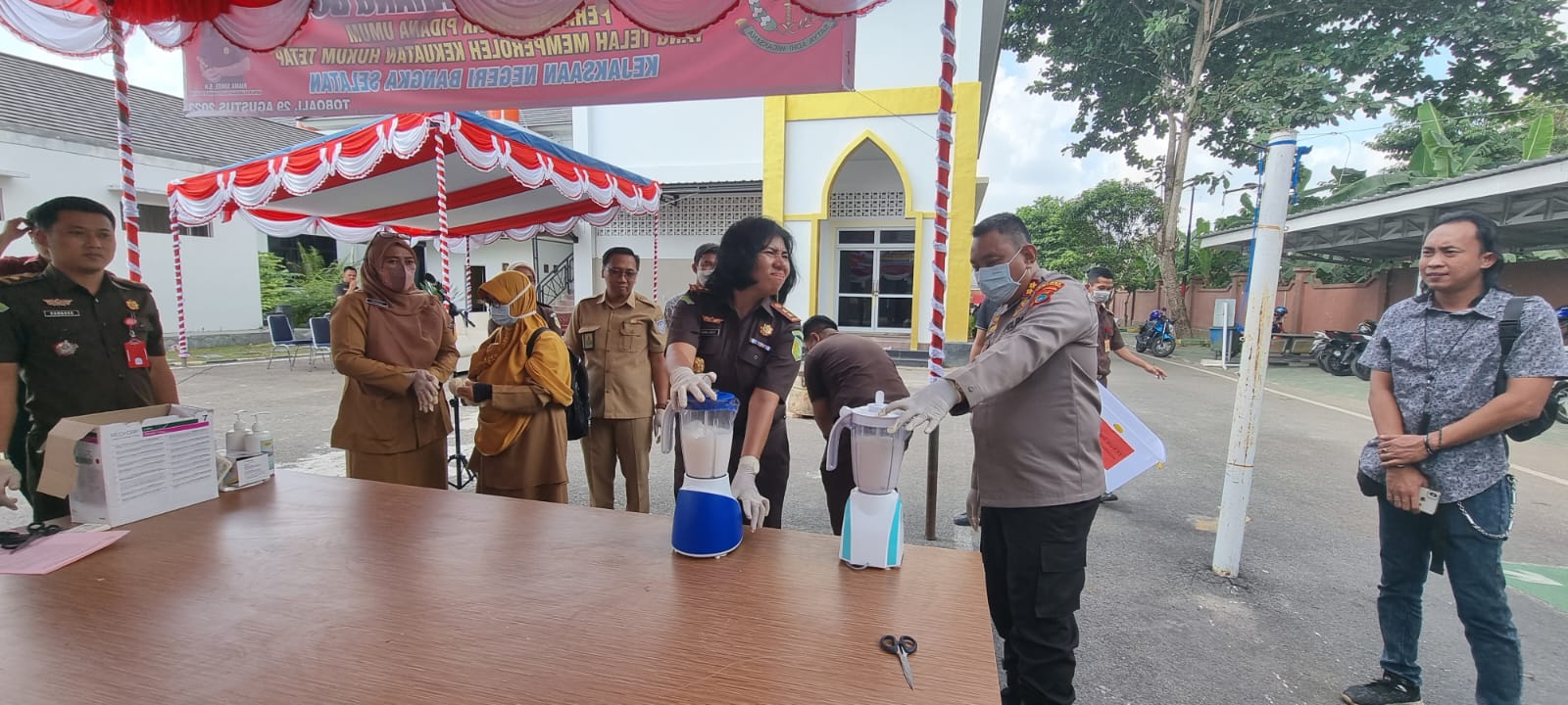 Narkoba Diblender, Senjata Tajam Digerinda