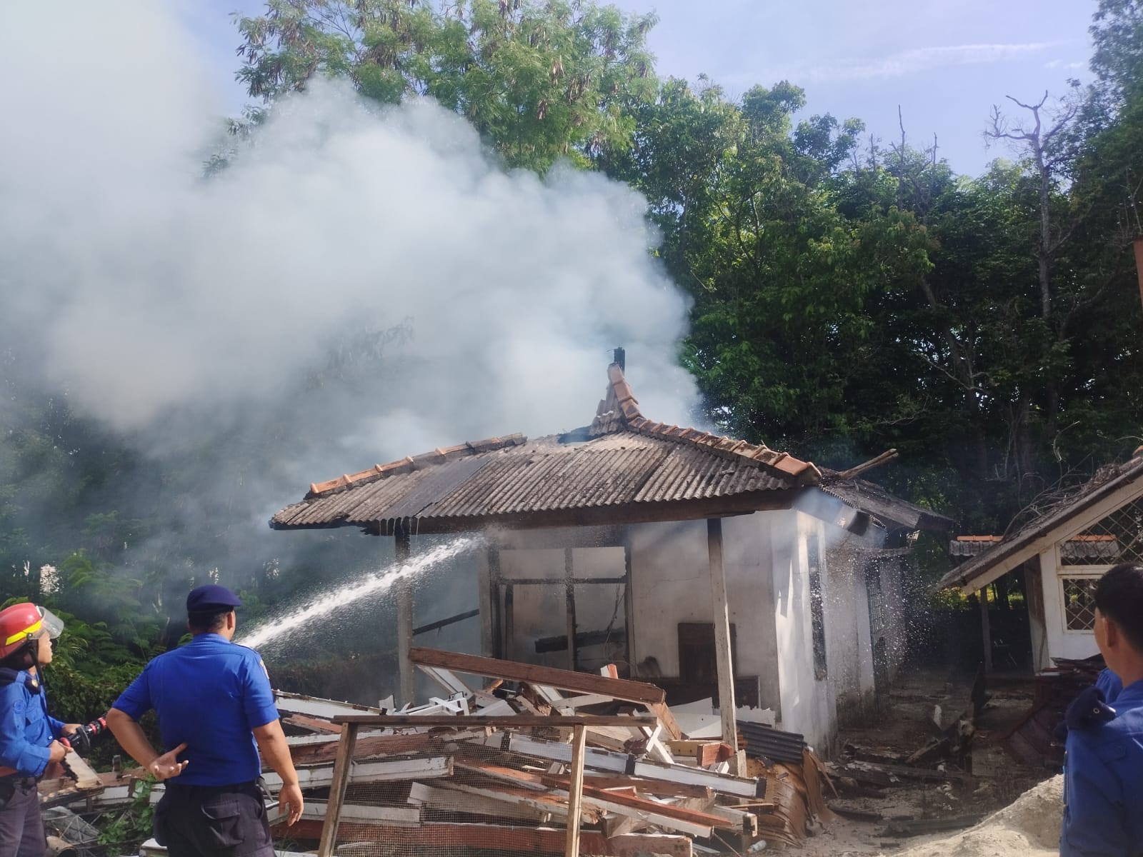 Pembakaran Sampah Lahap Gudang Obat Dinkes Bangka, Ludes!