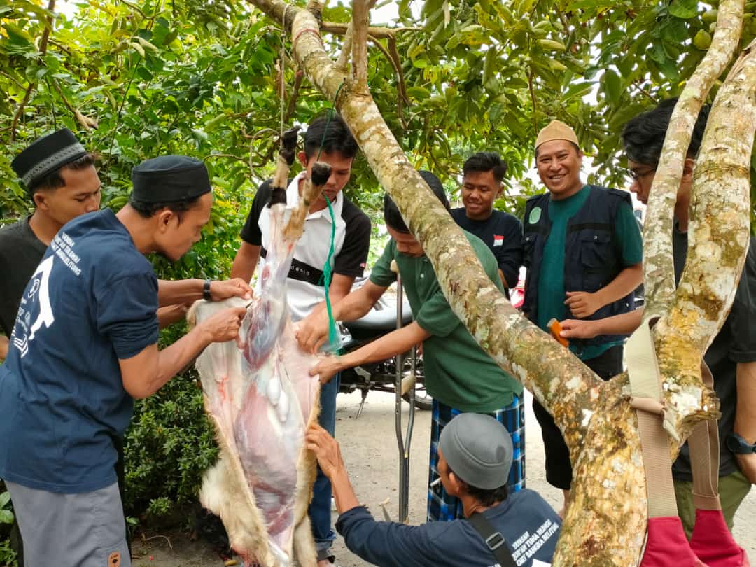 BKPRMI Bangka Potong Hewan Kurban di Rumah Quran Tunarungu