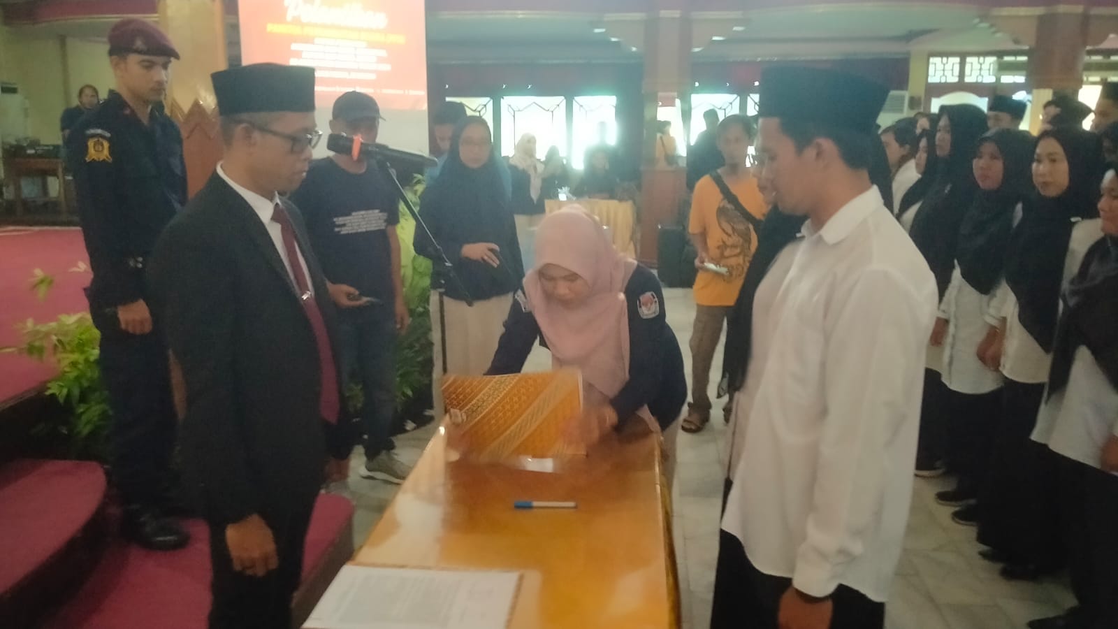 KPU Bangka Lantik 243 PPS Pilkada 2024 