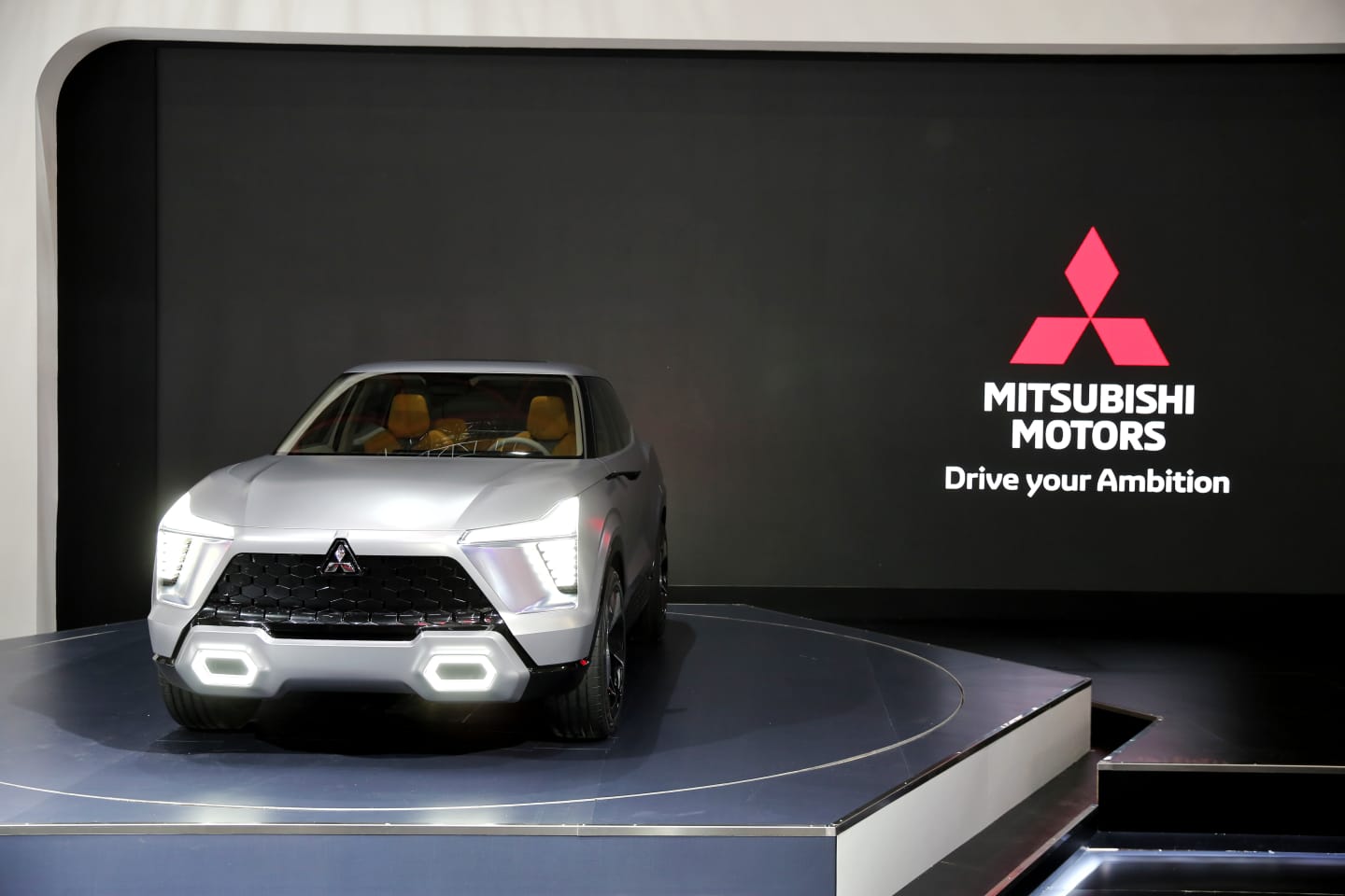 Mitsubishi XFC Concept Untuk Kebahagiaan