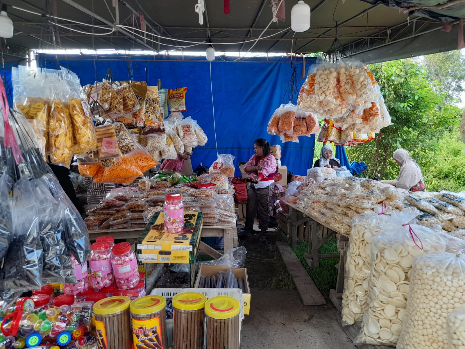 Pedagang Kue Lebaran di Koba Mengeluh Sepi