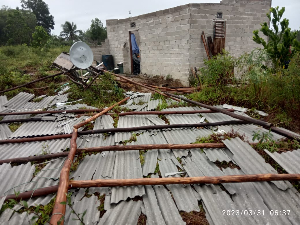 Rumah Warga Deniang Kena Puting Beliung, Bagian Atap Rusak Berat