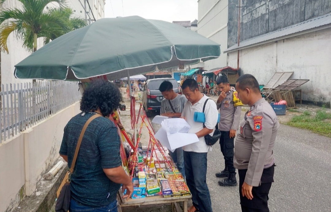 Kedua Kalinya, Polsek Belinyu Periksa Izin Penjual Petasan