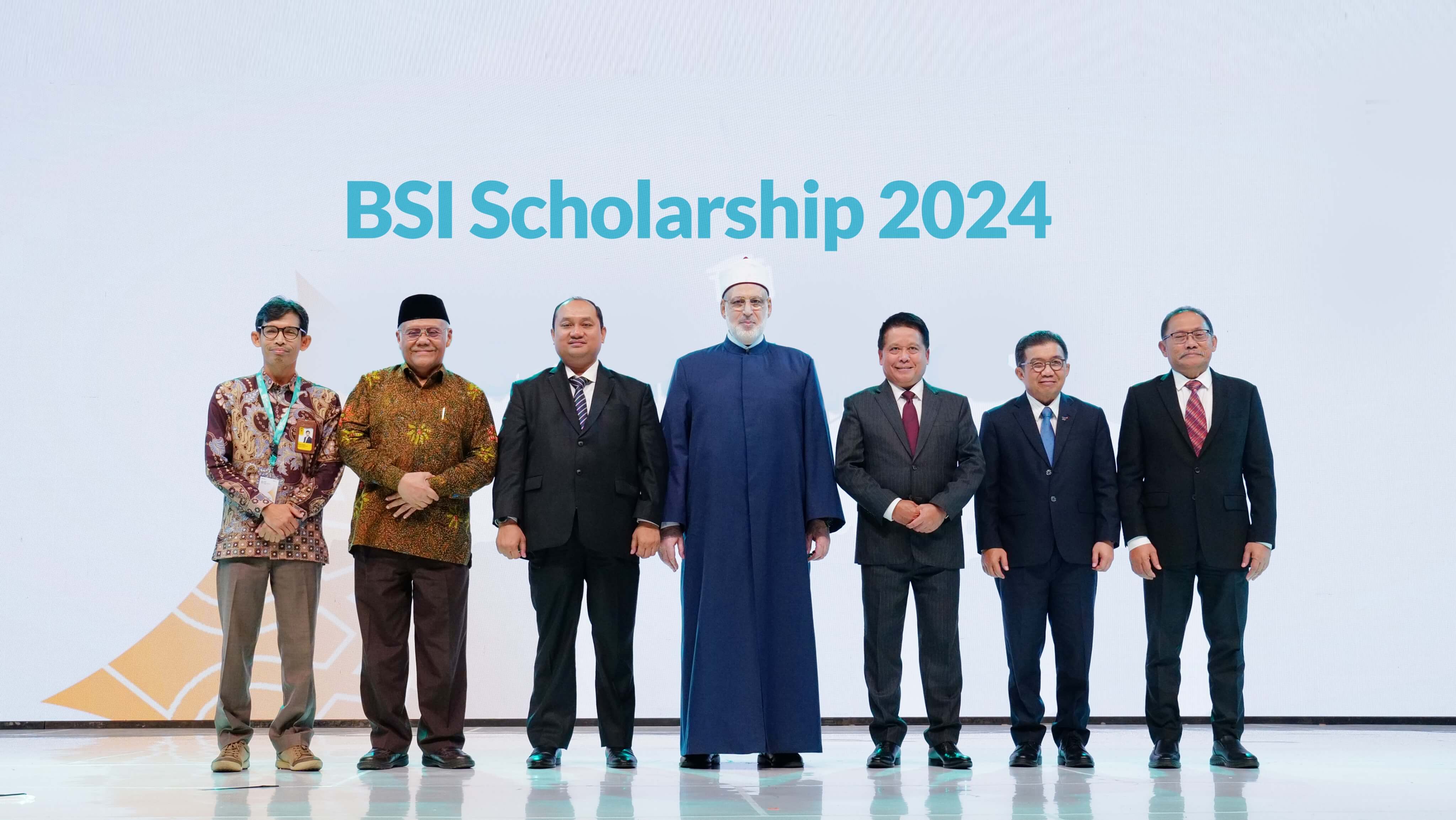 Dukung Peningkatan Kualitas SDM Indonesia, BSI Scholarship 2024 Targetkan 2.300 Pelajar & Mahasiswa