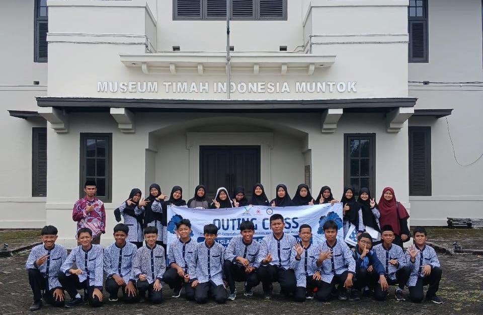 Kenali Sejarah Pertimahan, Siswa SMP Islam SMART Antusias Kunjungi MTI Mentok