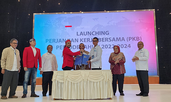 Setelah Menanti 10 Tahun, Manajemen dan Serikat Pekerja PLN Akhirnya Teken Perjanjian Kerja Bersama