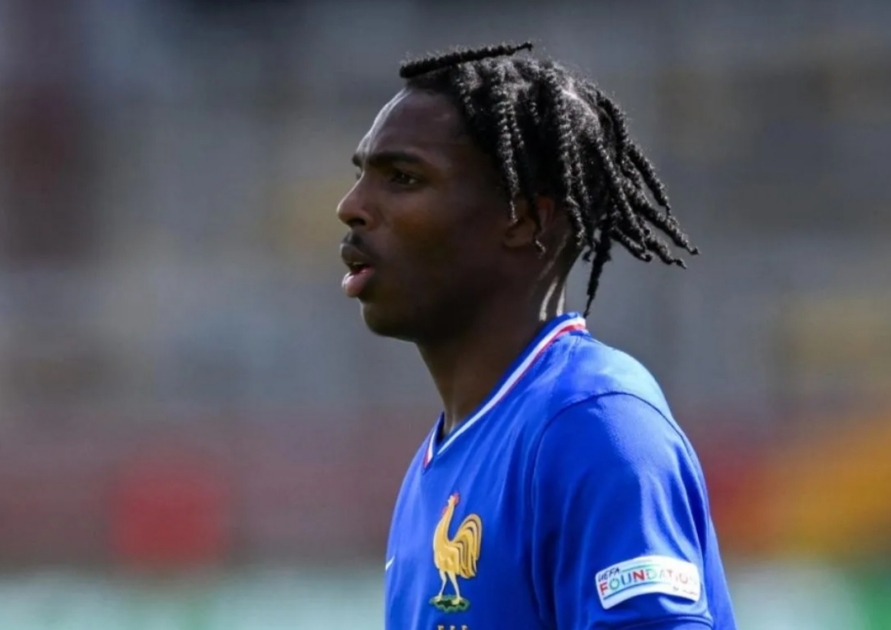 Liverpool Gaet Bek Muda Prancis Seharga Rp1,37 Triliun