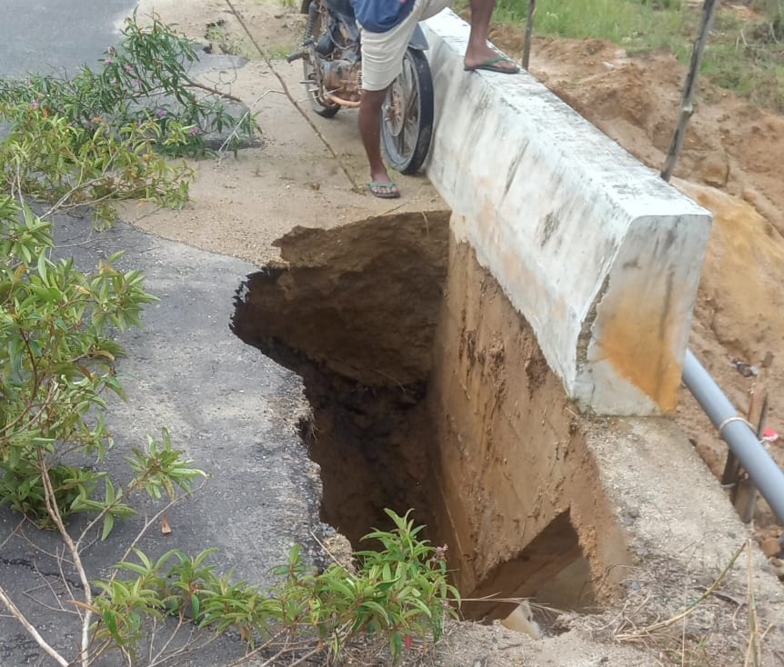 Gegara Hujan, Platduiker Menuju Danau Pading Tergerus Hingga Berlubang, Ditakutkan Telan Korban