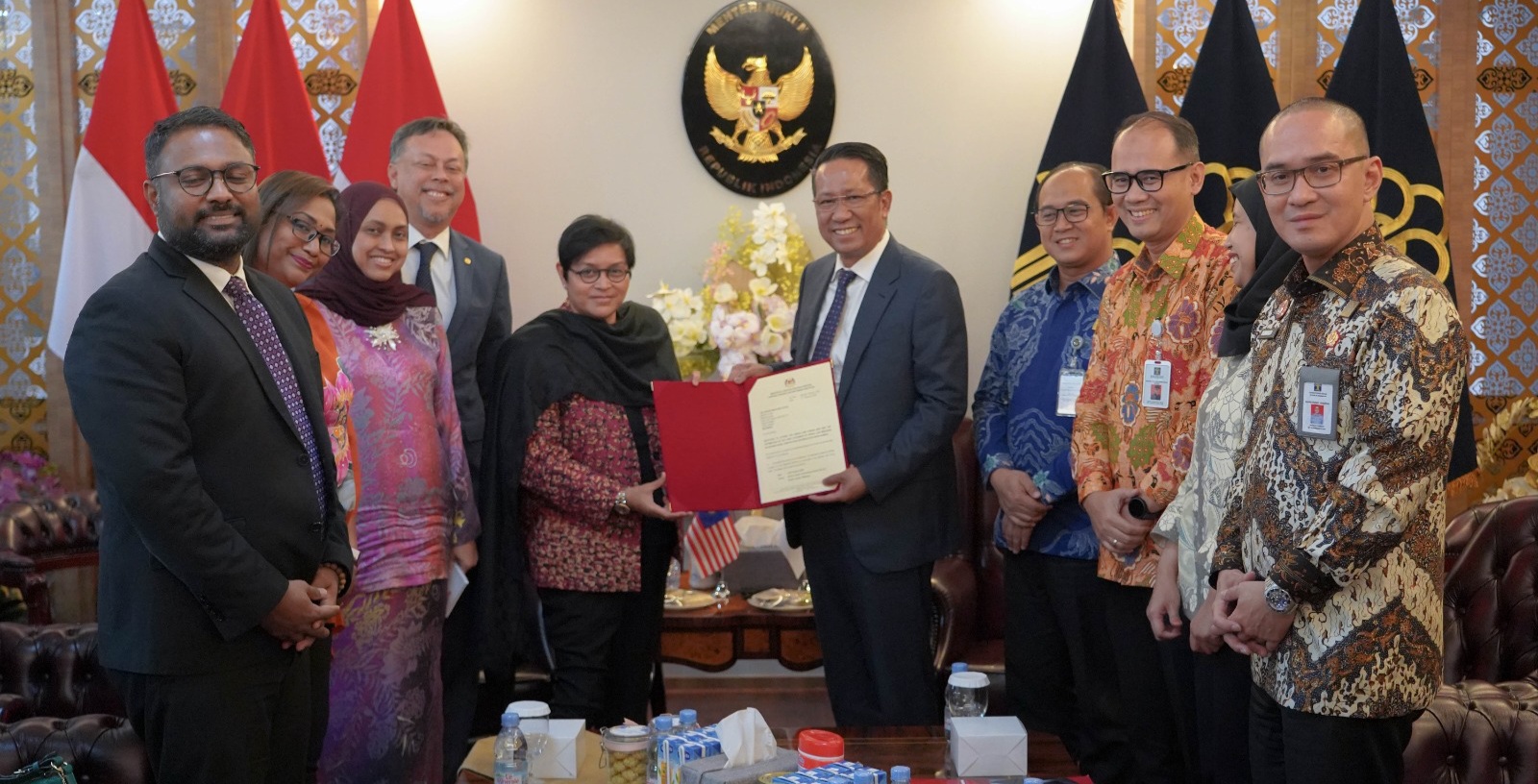 Temui Menteri dari Malaysia, Supratman Bahas Pembangunan Hukum di ASEAN