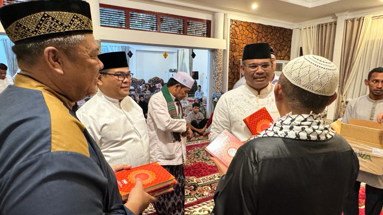 Pj Gubernur Salurkan 1.500 Al Qur'an dari BWA ke Pesantren dan Majelis Taklim di Bangka