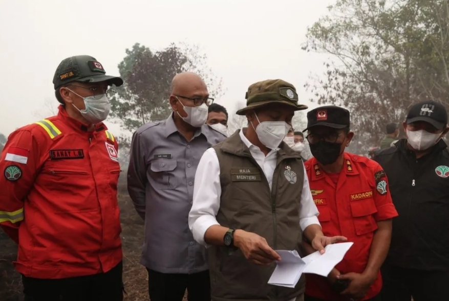 Menhut Minta Pendinginan Karhutla Kalbar Dimasifkan