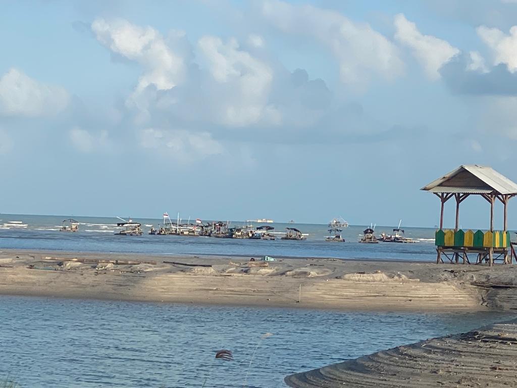 Duh... Keindahan Pantai Cemara Terancam Tambang Ilegal 