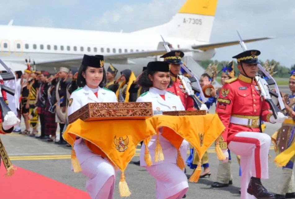 Kepala BPIP Sambut Iringan Duplikat Bendera Pusaka dan Teks Proklamasi di Kaltim